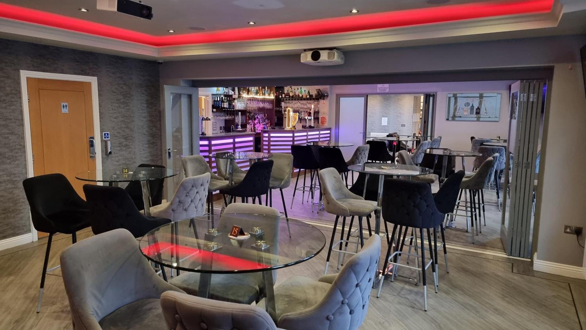 The Avenue Hotel Ltd 클리데로 외부 사진